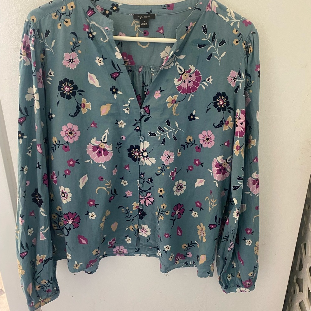 Ann Taylor Teal Floral V-Neck Long-Sleeve Blouse